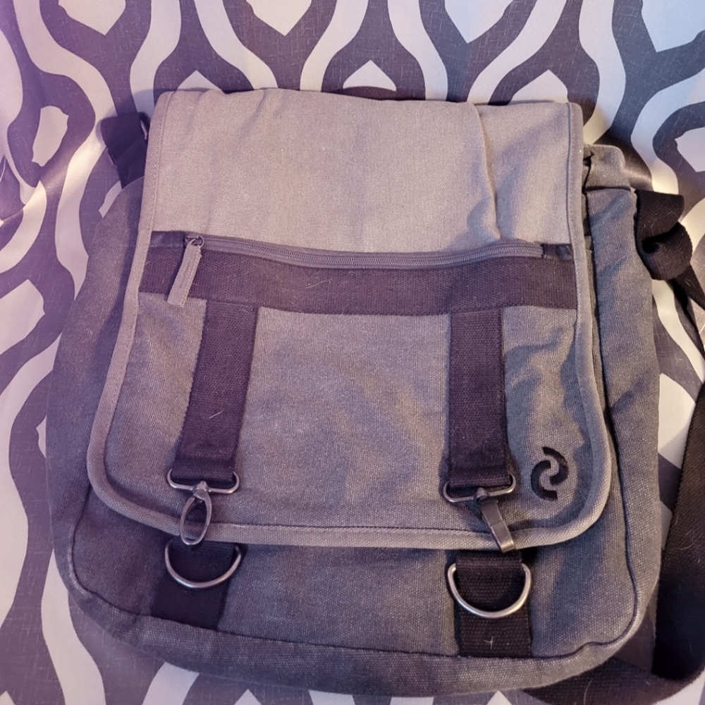 NWOT Denizen Messenger Laptop Bag perfect for school work or travel new